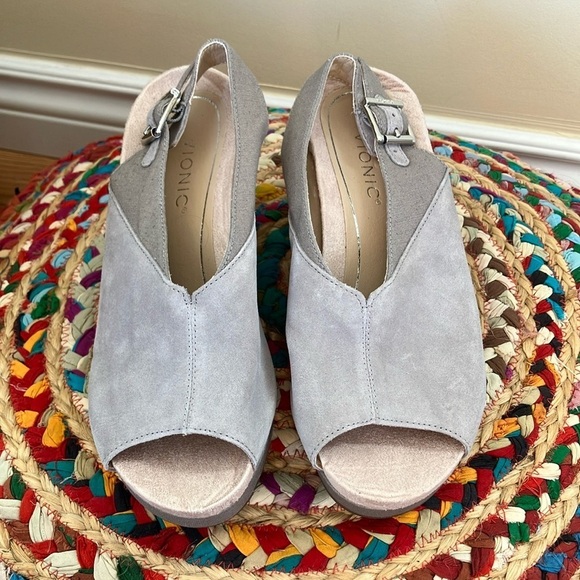 Vionic Shoes - NWOT Vionic Trixie Light Gray Peep-Toe Slingback Shoes
